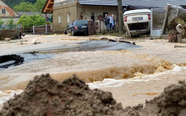 Je to jako apokalypsa, říkají obyvatelé Břevence, který zatopila přívalová voda
