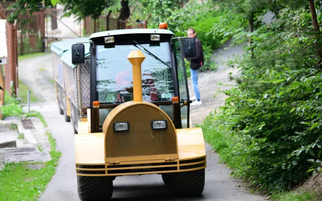 FOTO: První vlčí safari v republice! Olomoucká zoo dnes zahájila provoz safarivláčku
