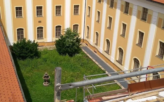 FOTO: Vlastivědné muzeum v Olomouci pokračuje s rozsáhlou opravou střechy