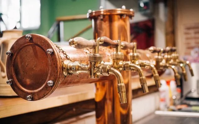 Jadrošova Krčma přečkala karanténu díky štamgastům. Pivo od Jadrníčka si teď dáte i na zahrádce