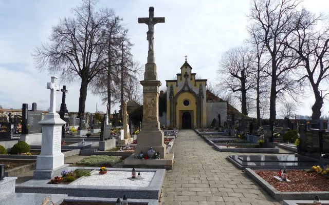 Šlechtická hrobka na hřbitově v Rokytnici z první poloviny 19. století se stala památkou