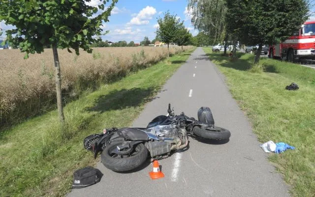 Policie hledá svědkyni, která dávala první pomoc na závažné dopravní nehodě
