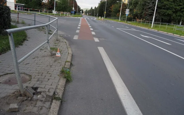 FOTO: Dvě havárie během dne kvůli únavě. Jedna řidička byla lehce zraněna