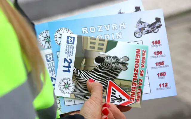 Policie rozjela po celém kraji akci Zebra se za tebe nerozhlédne. Zaměřena je na nezletilé