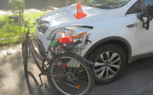 Opilý řidič srazil na přechodu pro chodce třiaosmdesátiletého cyklistu. Ten utrpěl vážná zranění