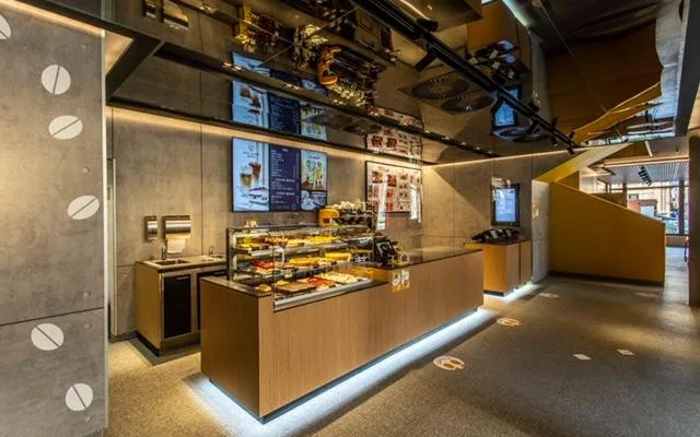 FOTO: Nový McDonald's v Olomouci. Podívejte se, jak vypadá restaurace s unikátním designem
