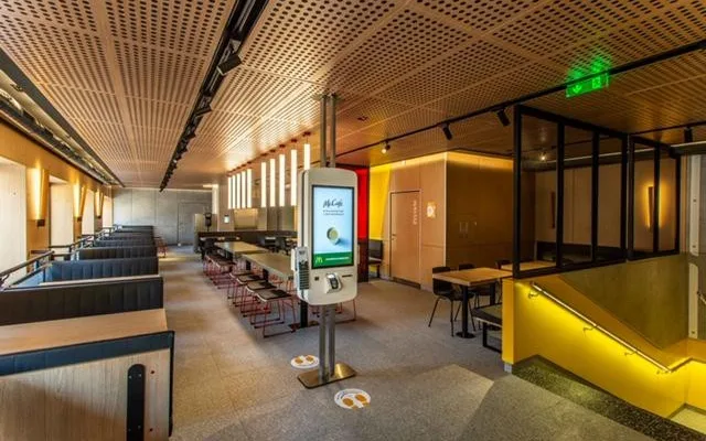 FOTO: Nový McDonald's v Olomouci. Podívejte se, jak vypadá restaurace s unikátním designem