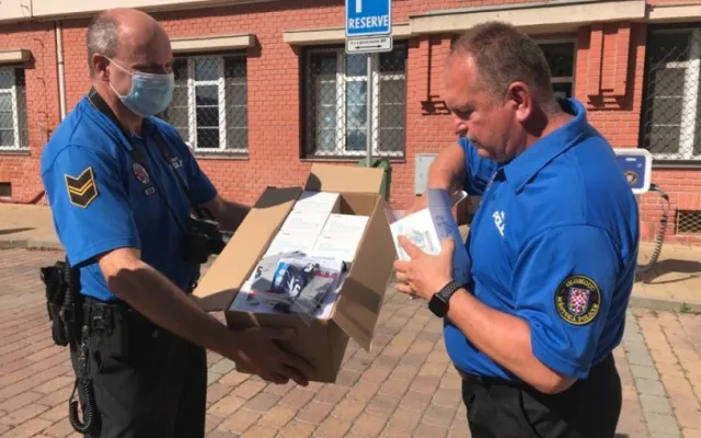 Olomoucká městská policie dostala nanomasky. Putují také do hospice na Svatém Kopečku