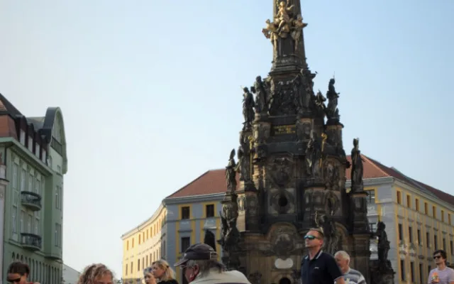 Třídenní sbírka na podporu tělesně postižených bude mít letos bohatý program. Hrát se bude až do čtvrtka