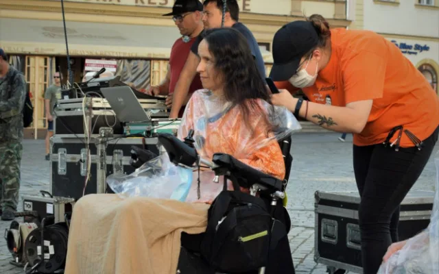 Třídenní sbírka na podporu tělesně postižených bude mít letos bohatý program. Hrát se bude až do čtvrtka
