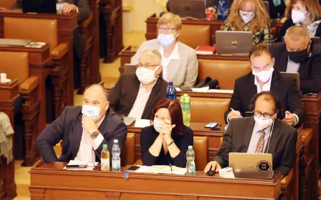 Vláda schválila nouzový stav. Začne platit od pondělí