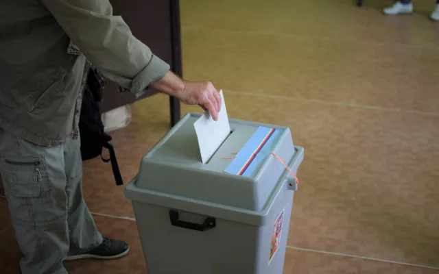 VOLBY 2020: Krajské a senátní volby začaly. Jak to vypadá v olomouckých volebních místnostech?