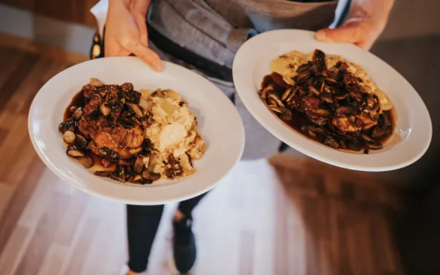 Ze známé olomoucké herny stylový podnik. Restaurace Stodola předvádí, jak má vypadat moderní česká kuchyně