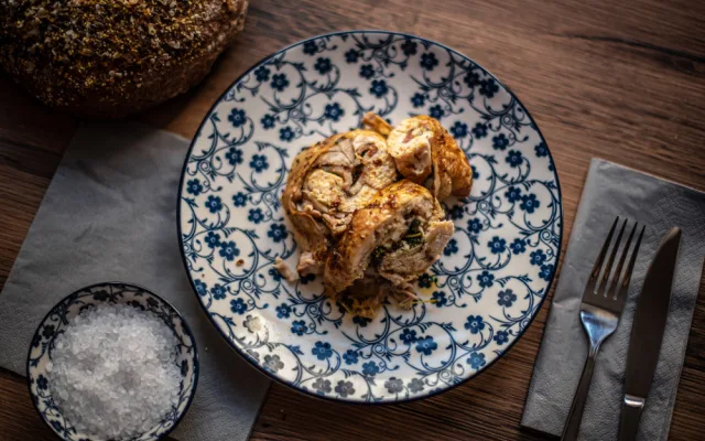 Nejlepší kuře ve městě? Olomoucké bistro U Ptáka si oblíbil i gastronadšenec Lukáš Hejlík