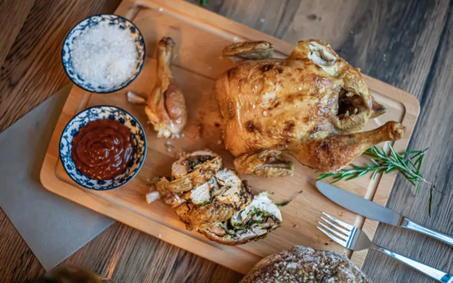 Nejlepší kuře ve městě? Olomoucké bistro U Ptáka si oblíbil i gastronadšenec Lukáš Hejlík