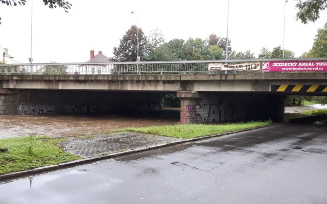 V Olomouci se rozvodňují řeky, hrozí uzavření Myší díry