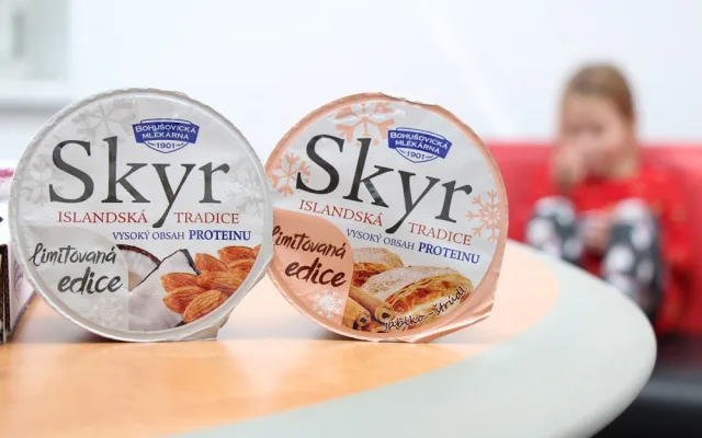 Islandská tradice v českých domovech. SKYR Bohušovické mlékárny zasytí, potěší a osladí vám den. A venku má novou zimní edici!