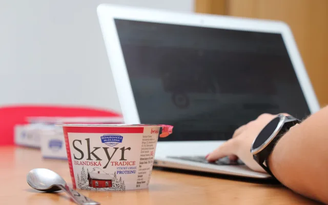 Islandská tradice v českých domovech. SKYR Bohušovické mlékárny zasytí, potěší a osladí vám den. A venku má novou zimní edici!