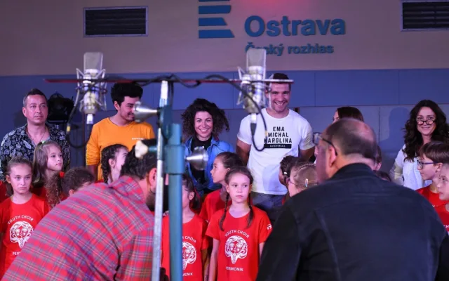 VIDEO: Hokejista Olesz zpíval v charitativní písničce! Nedávno navíc přispěl na vozík Bedříškovi