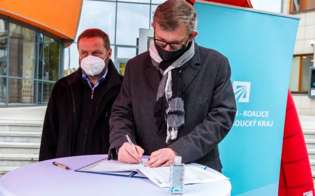 Podepsáno! Olomoucký kraj má novou trojkoalici v čele s hejtmanem Suchánkem