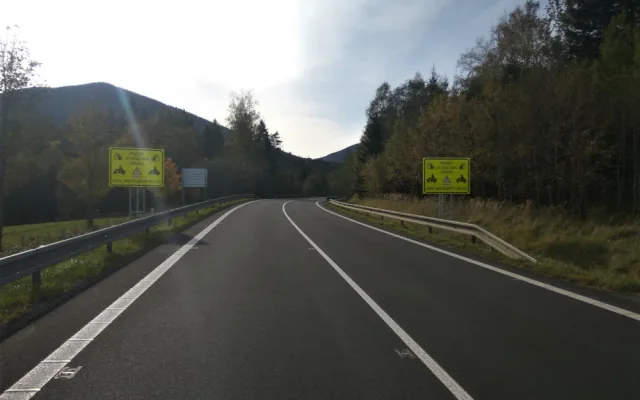 FOTO: Na Červenohorském sedle se objevily nové značky s kostlivci