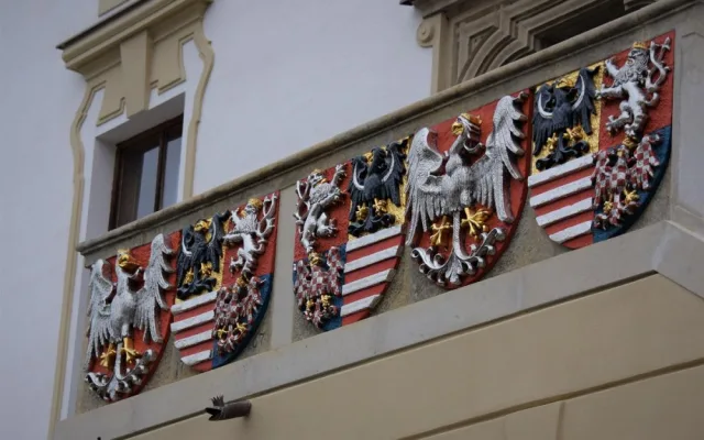 FOTO: Opravu olomoucké radnice dovršilo slavnostní odhalení erbů