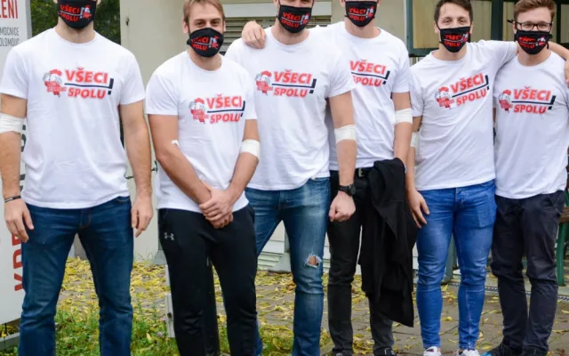 Olomoučtí hokejisté kápli božskou červenou. Své fanoušky vyzývají k darování krve