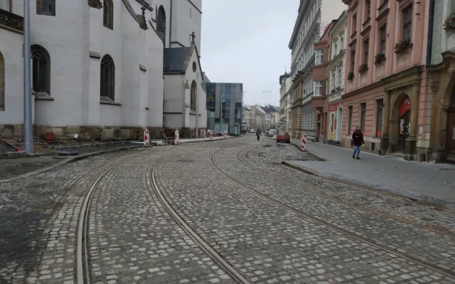 Rekonstrukce ulice 8. května se chýlí ke konci. Tramvaje po ní začnou jezdit během pár týdnů