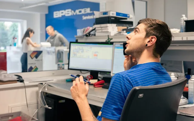 Nahlédněte do útrob autorizovaného servisu BPS Mobil. Proč se vyplatí telefon přinést rovnou tam?