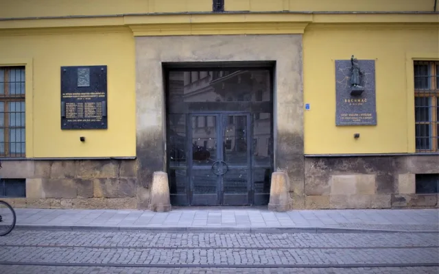 Vláda projedná návrh na prodej Hanáckých kasáren v Olomouci