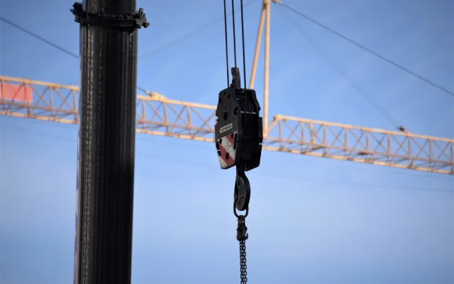 FOTO/VIDEO: Na olomouckém Horním náměstí již stojí vánoční stromeček. Jak se vám líbí?