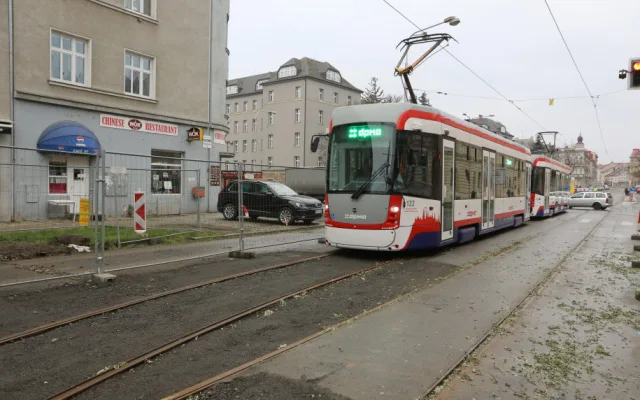 Na opravenou trať v centru Olomouce se v sobotu vrátily tramvaje