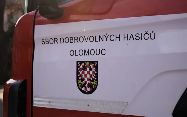 Dobrovolní hasiči mají dva nové vozy. Dostaly jméno Kačenka a Sylvinka