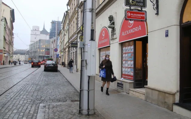 Ulice 8. května je opět v provozu. Stává se z ní napůl pěší zóna