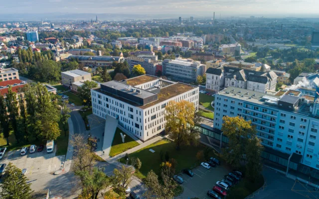 Obyvatelé ulic okolo FNOL mohou žádat o parkovací místa zdarma v areálu nemocnice