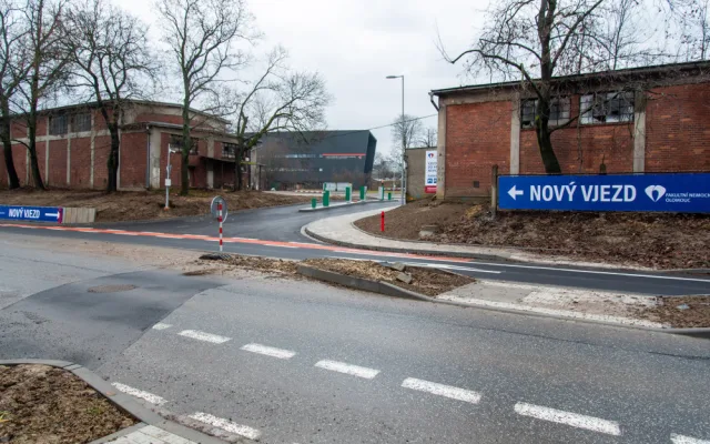 Obyvatelé ulic okolo FNOL mohou žádat o parkovací místa zdarma v areálu nemocnice