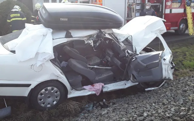 Při srážce vlaku a auta se na Prostějovsku zranili čtyři lidé