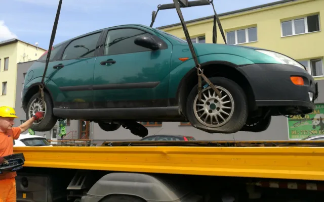 Olomouc a Prostějov vyhlásily válku autovrakům. Z ulici jich zmizely desítky / Michal Folta