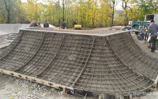 Jeseník má nový skatepark. Kombinuje streetový park s moderní BMX dráhou
