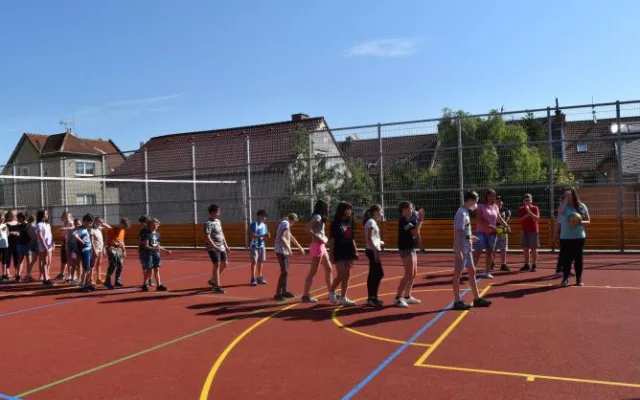 Vrahovice otevřely moderní sportovní hřiště. Přišlo na téměř tři miliony korun
