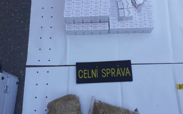 Třiasedmdesátiletá žena ve vlaku pašovala tisíce cigaret z Polska