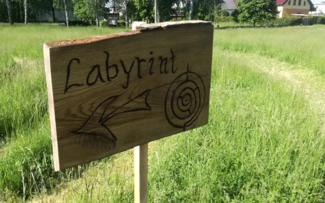 V Chomoutově si děti mohou vyzkoušet tajemný labyrint v trávě