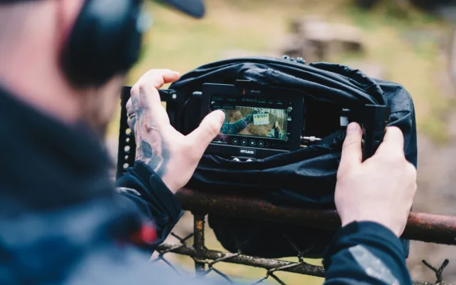 Mladí filmaři z FAMU natáčí originální snímek s Judit Bárdos. Kvůli koronaviru shání finance na dotočení