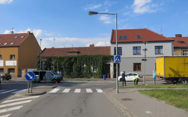 Policie hledá svědky nehody z Prostějova, při které žena zůstala zaklíněná pod koly nákladního vozu