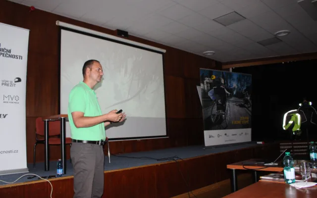Na polygonu v Sosnové trénují učitelé autoškol