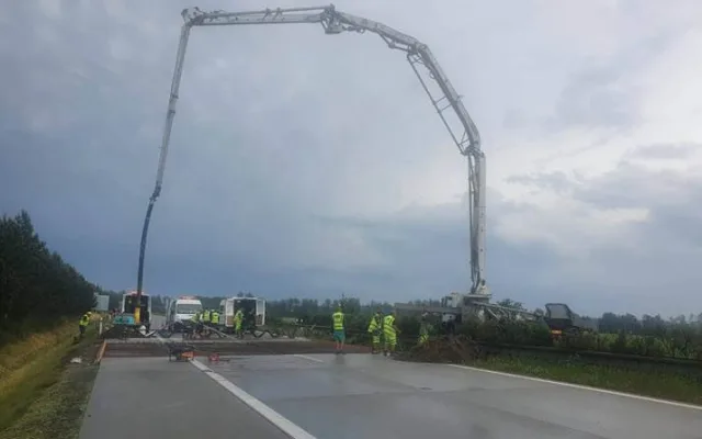Silničáři v obou směrech obnovili provoz na opravené dálnici D35