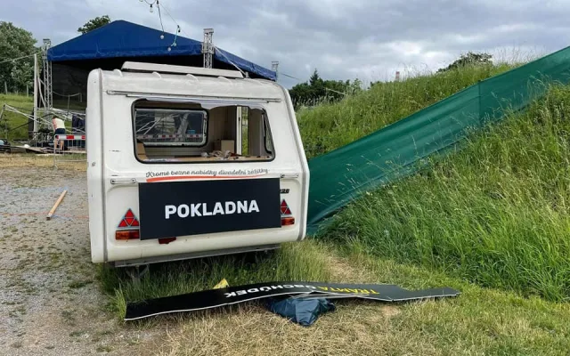 Divadlo Tramatarie pomohlo jižní Moravě. Kvůli včerejší bouřce nyní samo sčítá škody