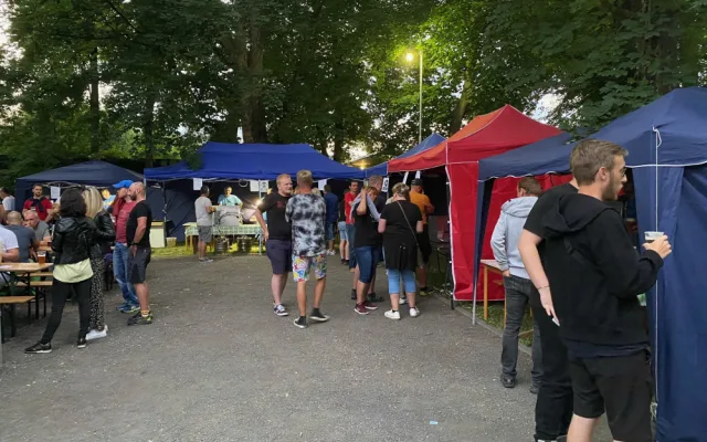 Vyprodané Pivní slavnosti zaujaly živými kapelami a pivem