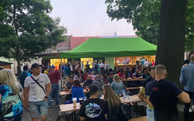 Vyprodané Pivní slavnosti zaujaly živými kapelami a pivem