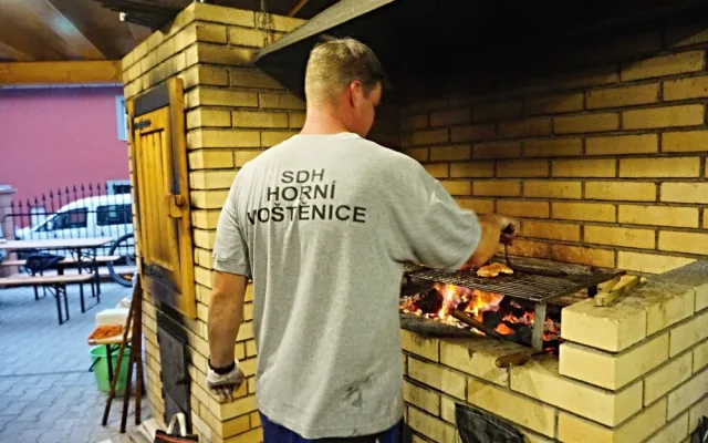 Vyprodané Pivní slavnosti zaujaly živými kapelami a pivem
